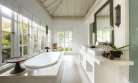 Villa Tamarama Bathroom One | Ungasan, Bali