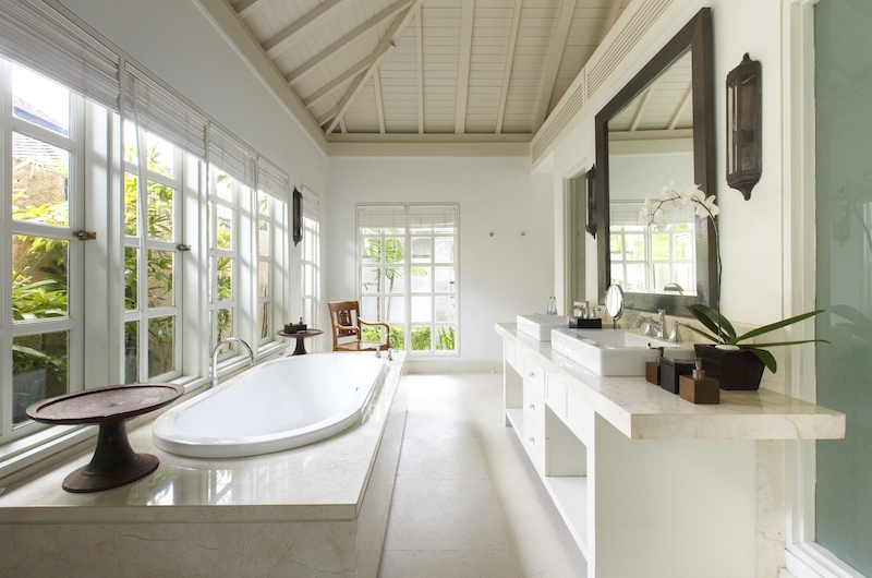 Villa Tamarama Bathroom One | Ungasan, Bali