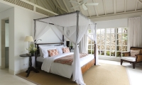 Villa Tamarama Bedroom with Seating | Ungasan, Bali