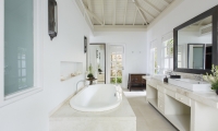 Villa Tamarama Bathroom Area | Ungasan, Bali