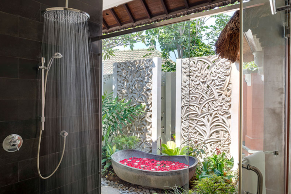 Luxury Bali Estate Bathroom Two with Bathtub | Canggu, Bali
