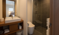 The Orchards Niseko Hinoki En-suite Bathroom | St Moritz, Niseko