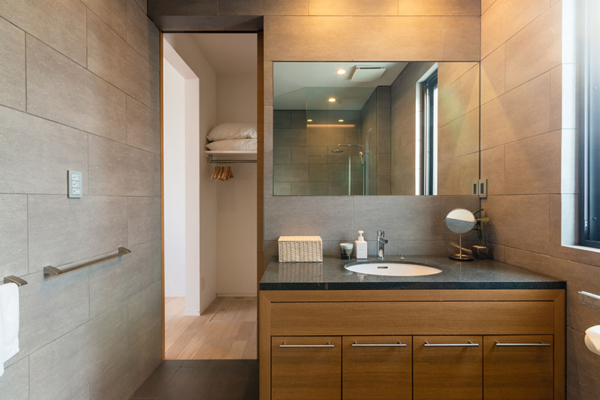 Yanagi House Bathroom with Mirror | Hirafu, Niseko