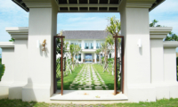 Villa Putih Entrance | Nusa Lembongan, Bali