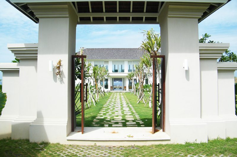 Villa Putih Entrance | Nusa Lembongan, Bali