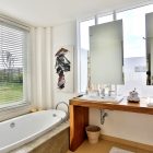Villa Putih Bathtub | Nusa Lembongan, Bali