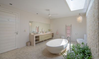 Villa Savasana Bathroom One with Bathtub | Canggu, Bali