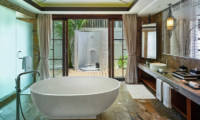 Jumeirah Vittaveli Royal Residence Bathtub | Bolifushi Island, Maldives