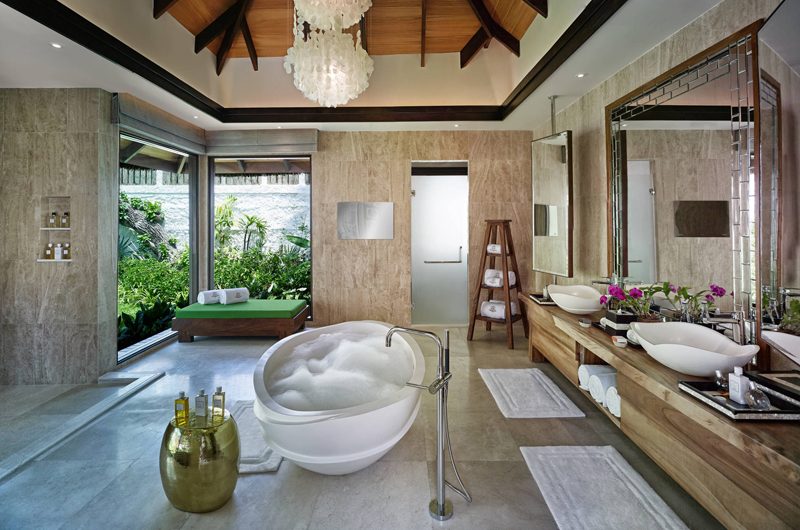 Jumeirah Vittaveli Royal Residence En-suite Bathroom | Bolifushi Island, Maldives