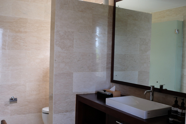 Surga Villa Estate Villa Surga One Gadru Bathroom with Mirror | Ungasan, Bali
