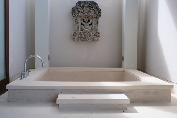 Surga Villa Estate Villa Surga One Gadru Bathroom with Bathtub | Ungasan, Bali