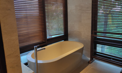 Surga Villa Estate Villa Surga One Suprabha Bathroom with Bathtub | Ungasan, Bali