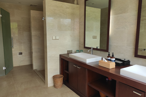 Surga Villa Estate Villa Surga One Ramasita Bathroom | Ungasan, Bali