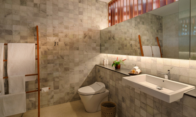 Villa Casabama Villa Casabama Panggung Bathroom with Mirror | Gianyar, Bali