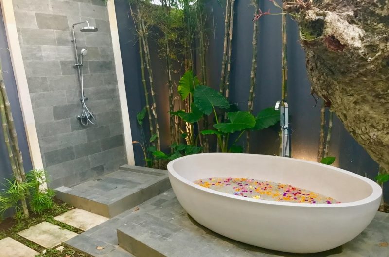 Villa Khaleesi Bathtub | Seminyak, Bali