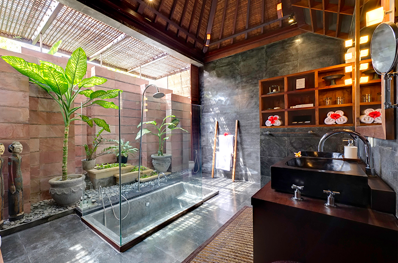 Villa Raj Semi Open Bathtub | Sanur, Bali