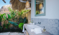 Villa Sari Outdooor Bathroom | Nusa Lembongan, Bali