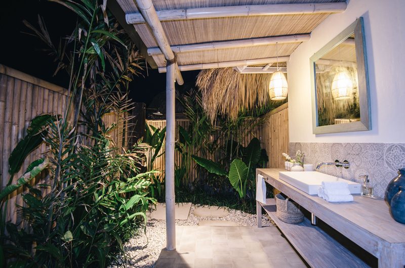 Villa Sari Bathroom One | Nusa Lembongan, Bali
