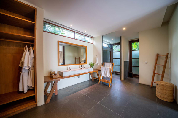 Villa Amita Bathroom with Wardrobe | Canggu, Bali