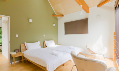 Gakuto Villas Up Stairs Bedroom with Twin Beds | Hakuba, Nagano