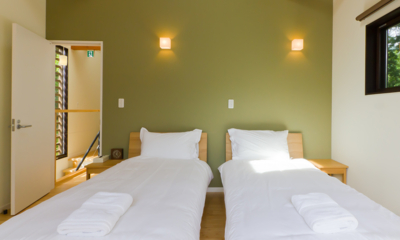 Gakuto Villas Bedroom with Twin Beds | Hakuba, Nagano