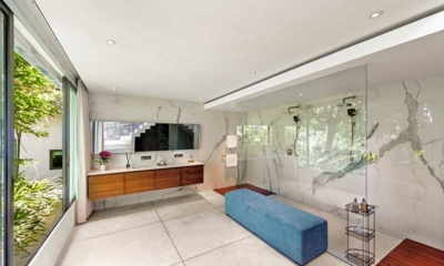 Raku Samui Master Bathroom with Seating Area | Maenam, Koh Samui