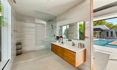 Raku Samui Guest Bathroom Two with Pool View | Maenam, Koh Samui