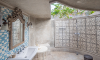Round House Shower | Seminyak, Bali