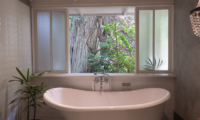 White House Porcelain Bathtub | Seminyak, Bali