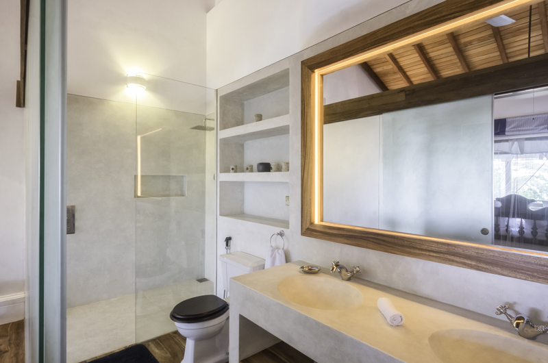 Meda Gedara Bathroom One | Dickwella, Sri Lanka
