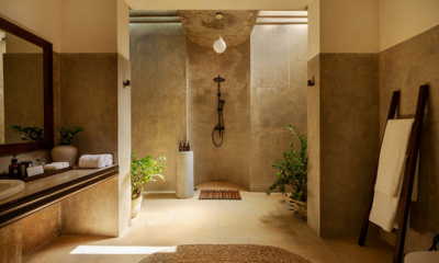 Mimosa Hill Bathroom Four with Shower | Dickwella, Sri Lanka