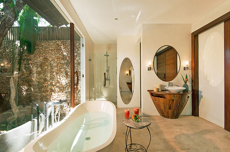 Lataliana Villas Villa La Bathtub with View | Seminyak, Bali