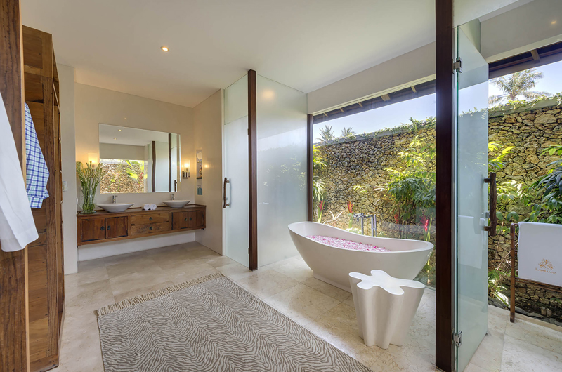 Lataliana Villa Two Bathroom with Bathtub | Seminyak, Bali