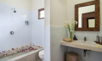 Villa Selasa Bathroom with Bathtub | Seminyak, Bali