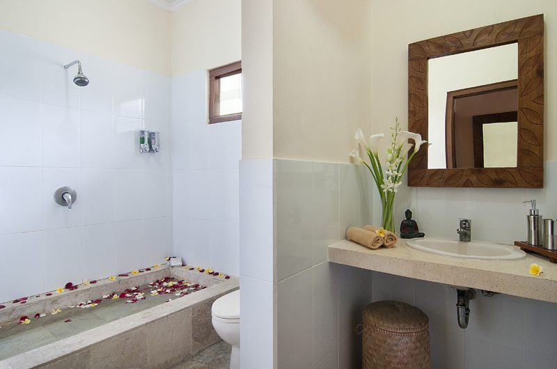 Villa Selasa Bathroom with Bathtub | Seminyak, Bali
