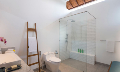 Villa Sol Y Mar Bathroom with Shower | Uluwatu, Bali