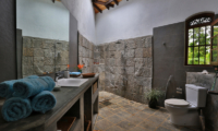 Villa Sepalika En-suite Bathroom | Talpe, Sri Lanka