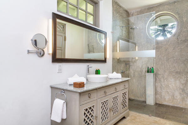 Tanamera Estate Bathroom with Shower | Talpe, Sri Lanka