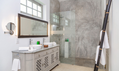 Tanamera Estate Twin Bathroom | Talpe, Sri Lanka