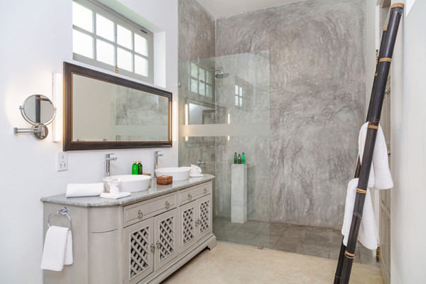 Tanamera Estate Twin Bathroom | Talpe, Sri Lanka