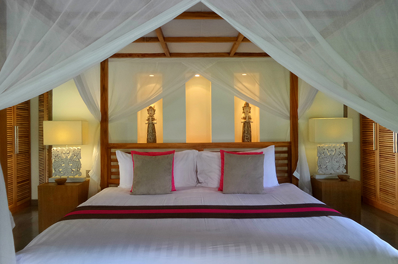 Villa Bamboo Bedroom with Lamp | Ubud, Bali
