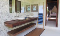 Villa Samudera Bathroom Area | Nusa Lembongan, Bali