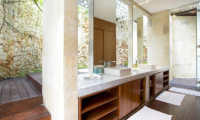 Villa Summer Bathroom Area | Petitenget, Bali