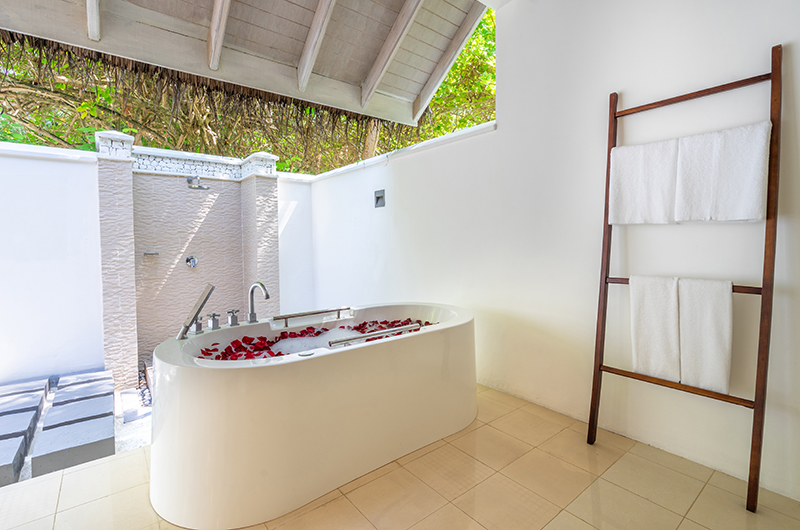 Amaya Kuda Rah Beach Suite Bathroom | South Ari Atoll, Maldives