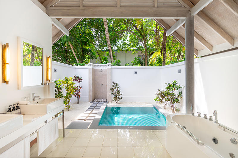 Amaya Kuda Rah Beach Villa Bathroom with Bathtub and Jacuzzi | South Ari Atoll, Maldives