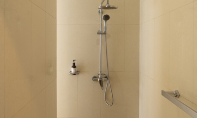 Amaya Kuda Rah Beach Villa Bathroom with Shower | South Ari Atoll, Maldives