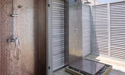 Amaya Kuda Rah Water Suite Bathroom | South Ari Atoll, Maldives