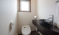 Moiwa Chalet Bathroom Area | Hirafu, Niseko
