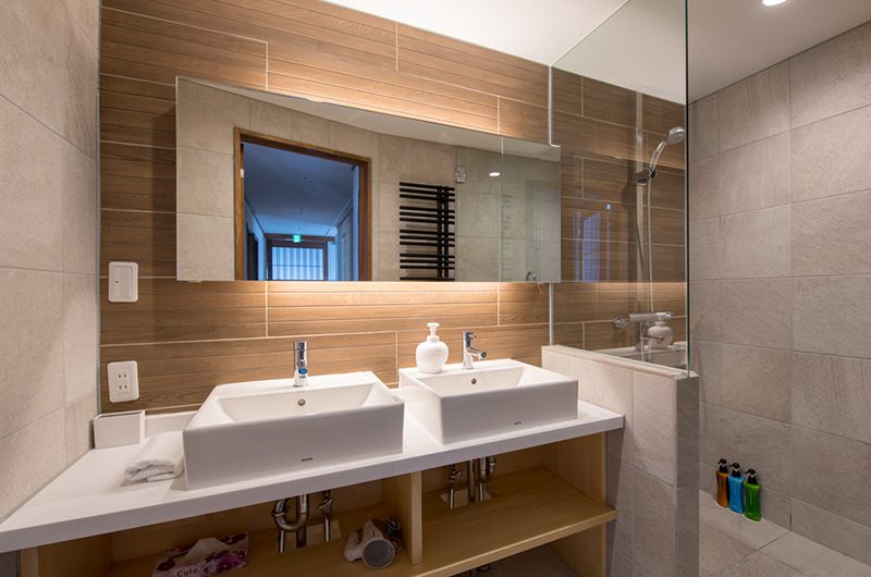 Moiwa Chalet Bathroom with Shower | Hirafu, Niseko