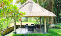 Villa Bamboo Outdoor Dining Area | Ubud, Bali